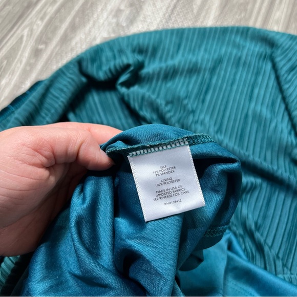 ModCloth | Ribbed Velvet Skirt - Picture 4 of 6